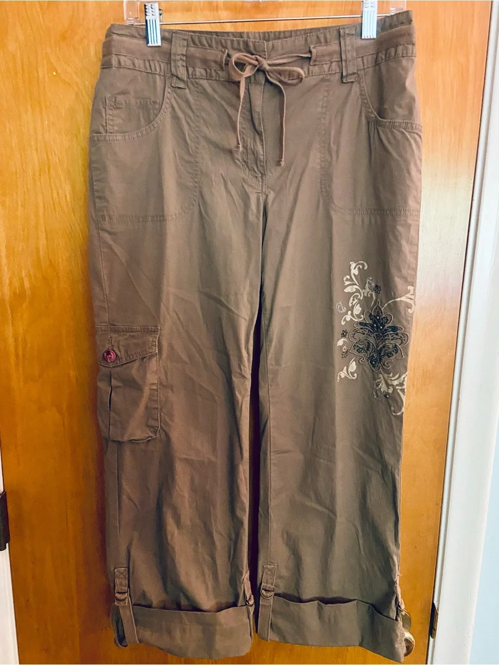 🤎SIZE 8 Style & Co. Women’s Brown Cargo Pants w/Embroidered Side Detail🤎